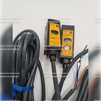 Photoelectric Switch  Omron  E3S-2E4 24 Vdc